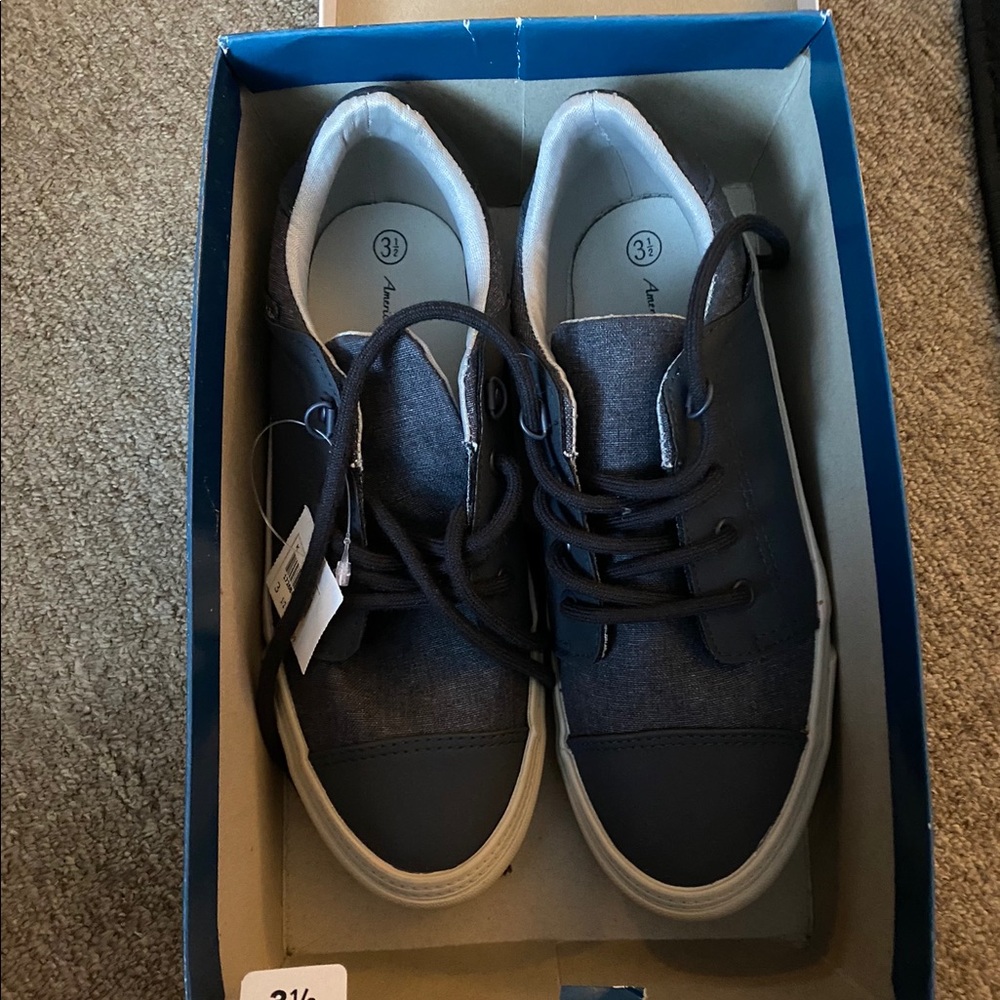 Boys shoes